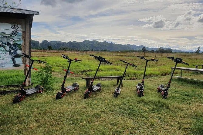 Imagen del tour: E-scooter a través de los campos de arroz.