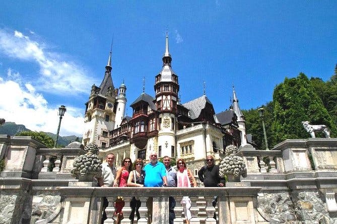 Imagen del tour: Excursión de un día para grupos pequeños al Castillo de Drácula, Brașov y el Castillo de Peles desde Bucarest