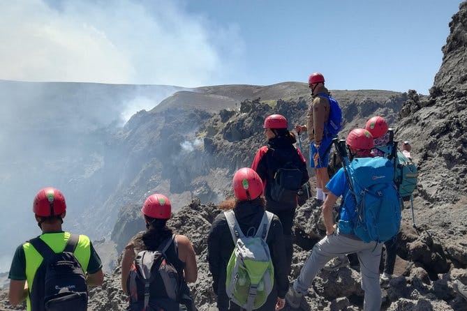 Imagen del tour: Trekking a los cráteres de la cumbre del Etna - Guías vulcanológicas Ashàra