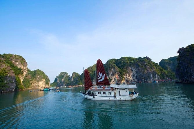 Imagen del tour: Legend Halong Crucero privado de 2 días por la bahía de Halong con traslado opcional desde Hanoi
