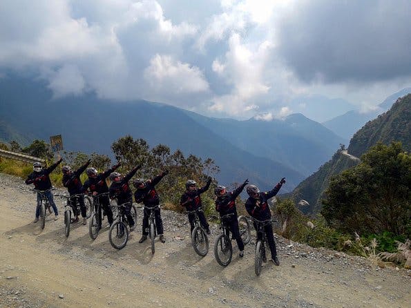 Imagen del tour: Tour de 3 días por el Camino de la Muerte + Salar de Uyuni desde la ciudad de La Paz