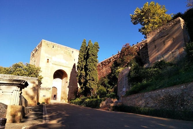 Imagen del tour: Paseo Por Los Exteriores De La Alhambra (No incluye entradas de pago)