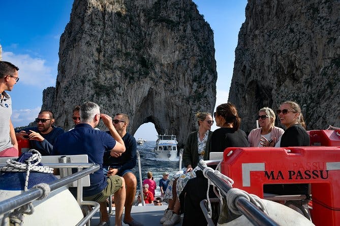 Imagen del tour: Costa a costa de Capri: descubra la isla desde el mar con la opción de gruta azul