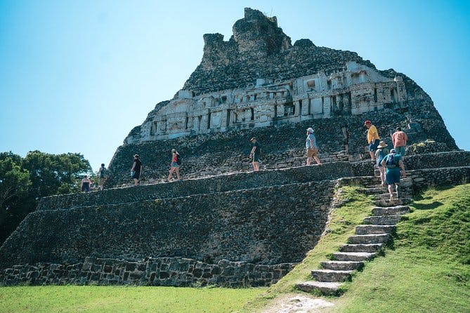 Imagen del tour: Tour combinado de la ruina maya de Xunantunich y el Blue Hole