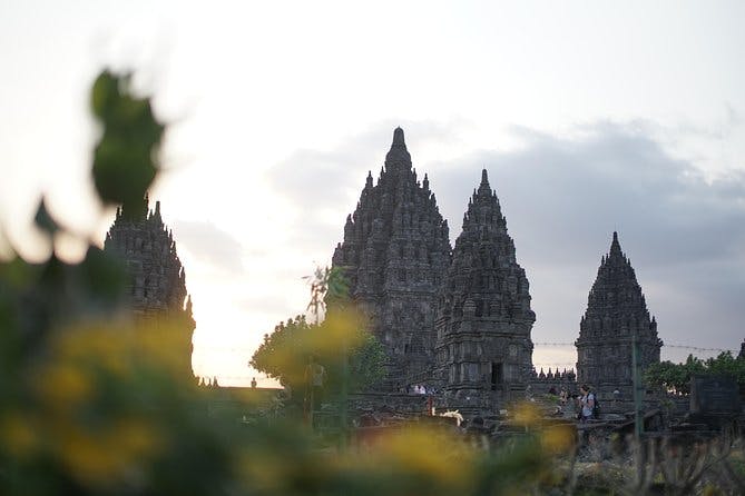 Imagen del tour: Tour de 1 día por Yogyakarta (templo de Borobudur, tour de lava de Merapi, templo de Prambanan)