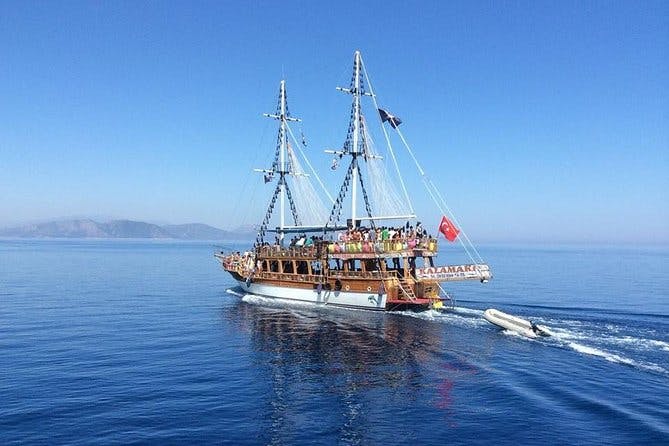 Imagen del tour: Viaje en barco pirata con fiesta de espuma