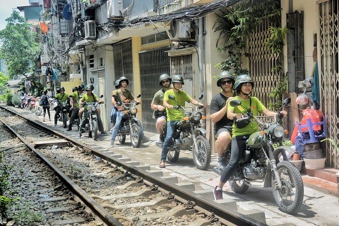 Imagen del tour: Hanoi Motorbike Tours: comida + cultura + vista + diversión en bicicleta vintage