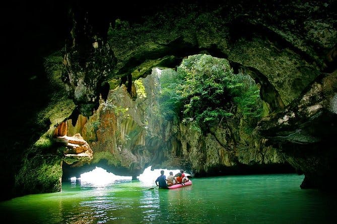 Imagen del tour: Excursión en canoa por la cueva Phang Nga y la isla James Bond