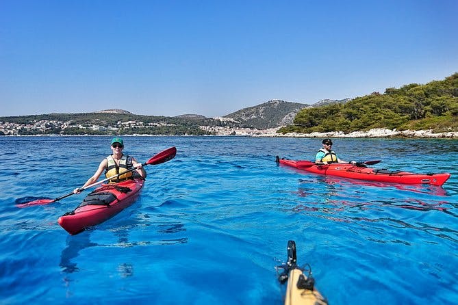 Imagen del tour: Aventura en kayak de mar en grupos pequeños desde la isla de Hvar a las islas Pakleni
