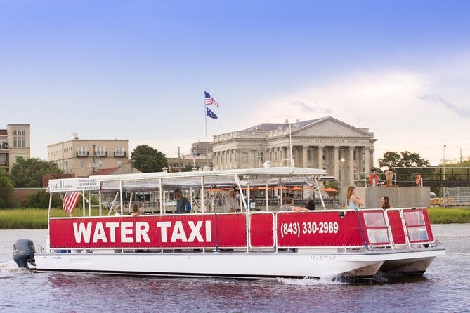 Imagen del tour: Crucero en taxi acuático por Charleston con avistamiento de delfines