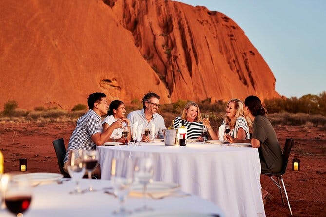 Imagen del tour: Cena de barbacoa campestre en Uluru (Ayers Rock) y excursión para observación de estrellas