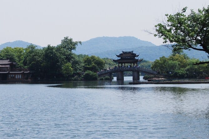 Imagen del tour: Tour por la ciudad de Hangzhou: Crucero por el Lago Oeste y templo Lingyin con almuerzo