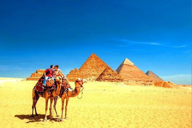 Imagen del tour: Excursión privada de un día con guía a las Pirámides de Guiza, Museo Egipcio y Khan el-Khalili