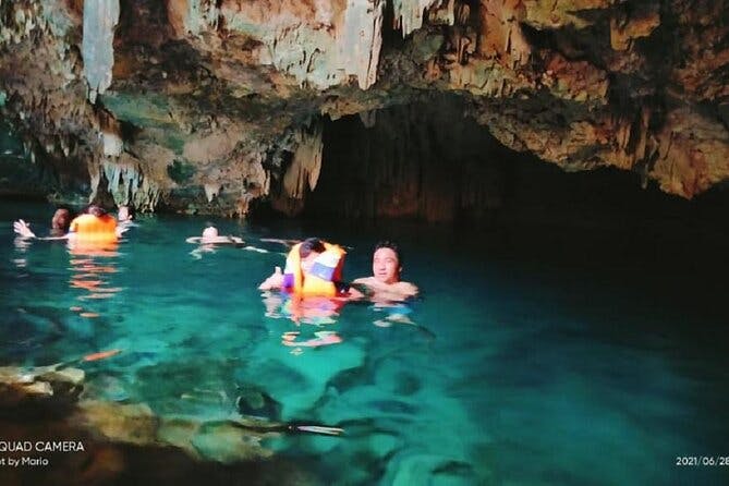 Imagen del tour: Rangko Cave, Batu Cermin Cave y Amelia Sea View Hill Labuan Bajo Tour