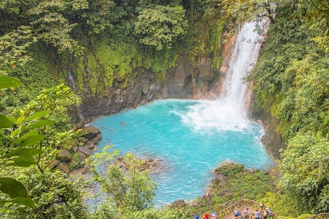 Imagen del tour: Escapada privada de un día a la cascada del río Celeste y el santuario de los perezosos desde Guanacaste