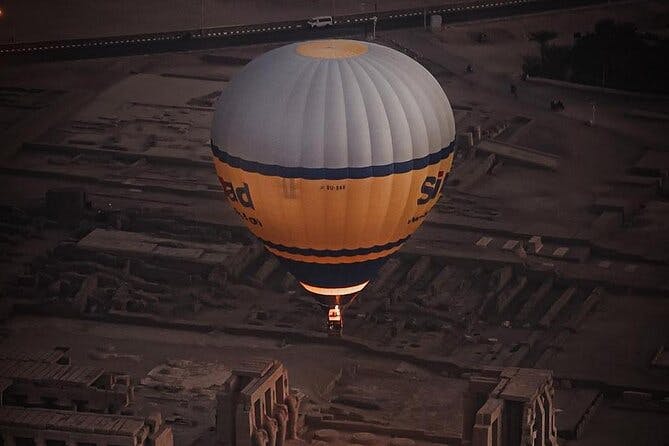 Imagen del tour: Paseo en globo aerostático al amanecer sobre Luxor