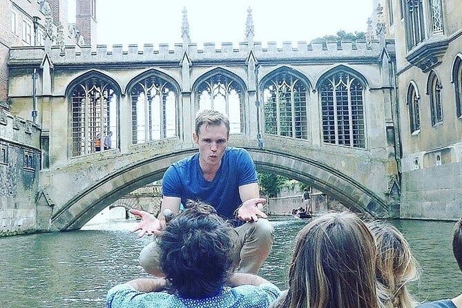 Imagen del tour: Compartido | Recorrido a pie y en bote por la Universidad de Cambridge dirigido por ex alumnos de la universidad