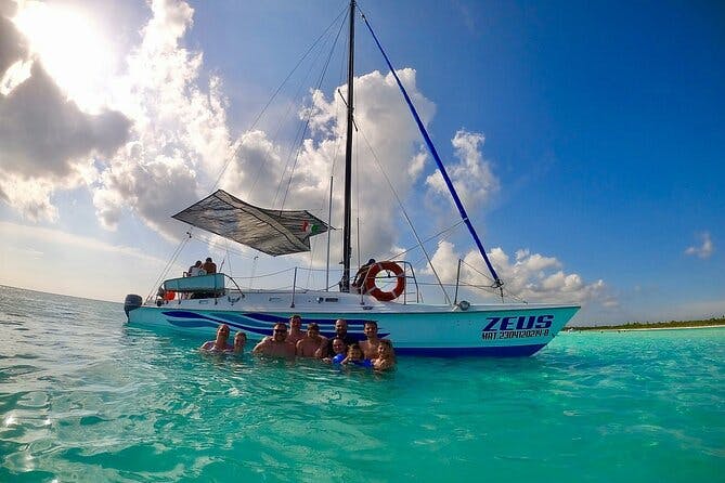 Imagen del tour: Arrecife el Cielo en catamarán con club de playa