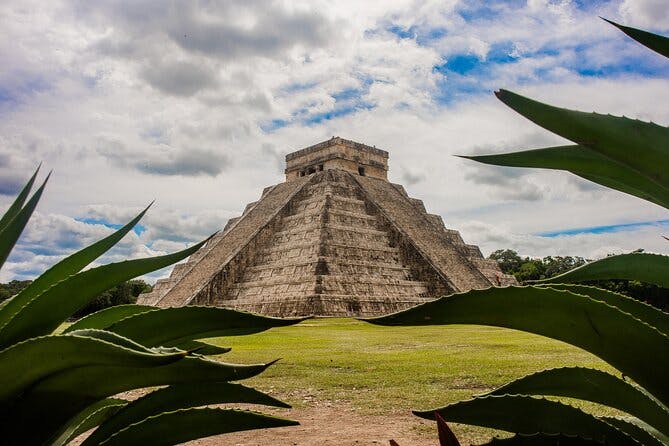 Imagen del tour: Escapada de un día a Chichén Itzá con baño en cenote y Valladolid desde Tulum
