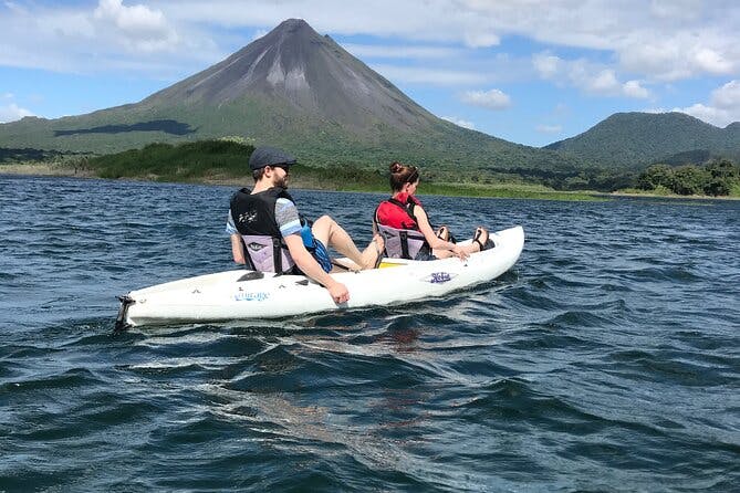Imagen del tour: Aventura en Kayak en el Lago Arenal con Guía Local