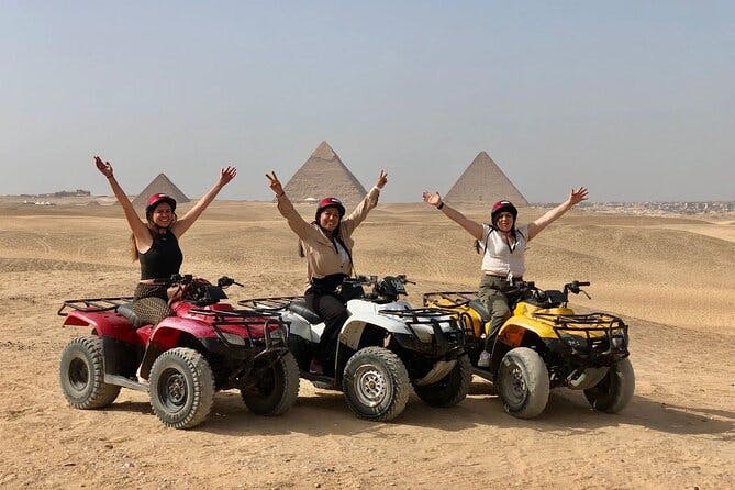 Imagen del tour: Pirámides de Giza, esfinge, bicicleta ATV, paseo en camello, tour de compras y espectáculo con cena