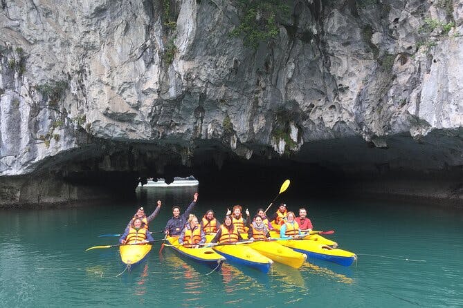 Imagen del tour: Lan Ha - Bahía de Ha Long - Isla Dau Be 2D/1N desde Cat Ba en zonas menos turísticas.