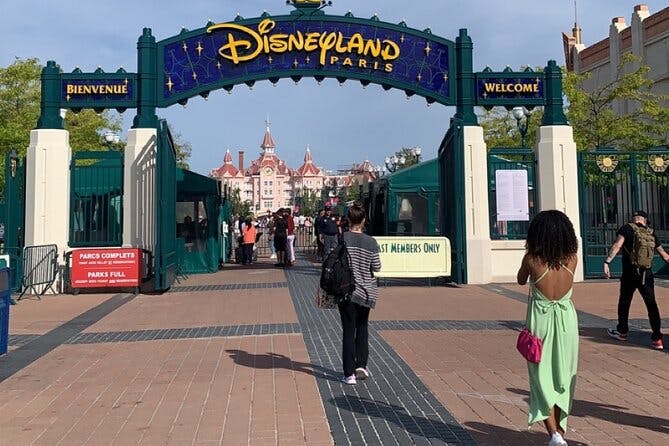 Imagen del tour: Disneyland París: Transporte privado + entrada