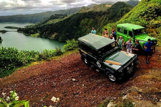 Imagen del tour: Excursión de medio día en jeep fuera del camino batido, en Sete Cidades
