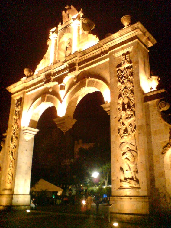 Imagen de Arcos de Zapopan de noche