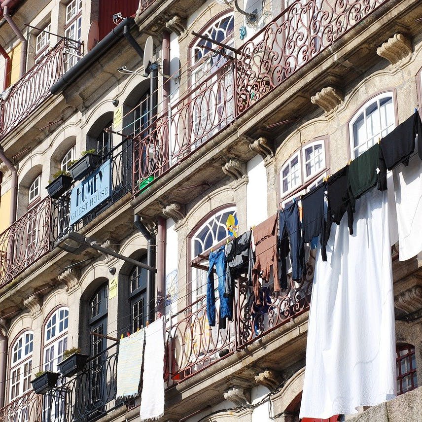 Fachadas de las casas del Barrio do Barredo, Oporto.