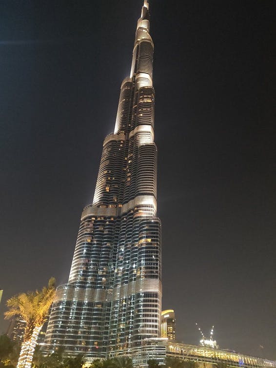 Vista nocturna del Burj Khalifa.