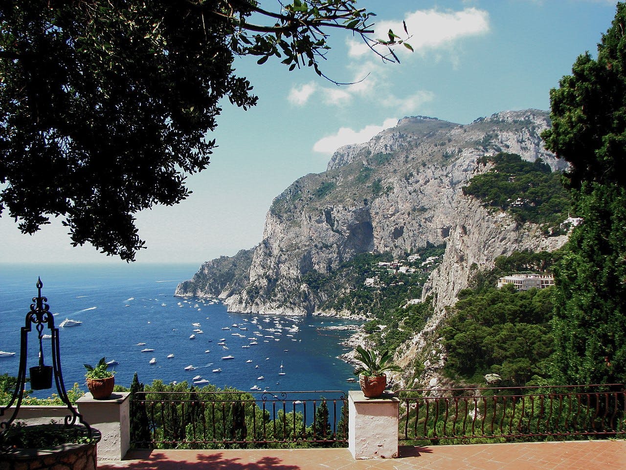 Panorámica del mar desde la isla de Capri.