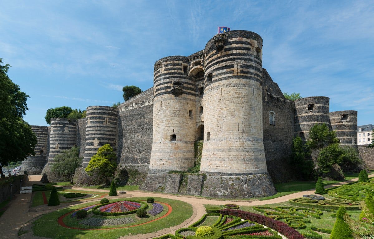Castillo Angers Portada
