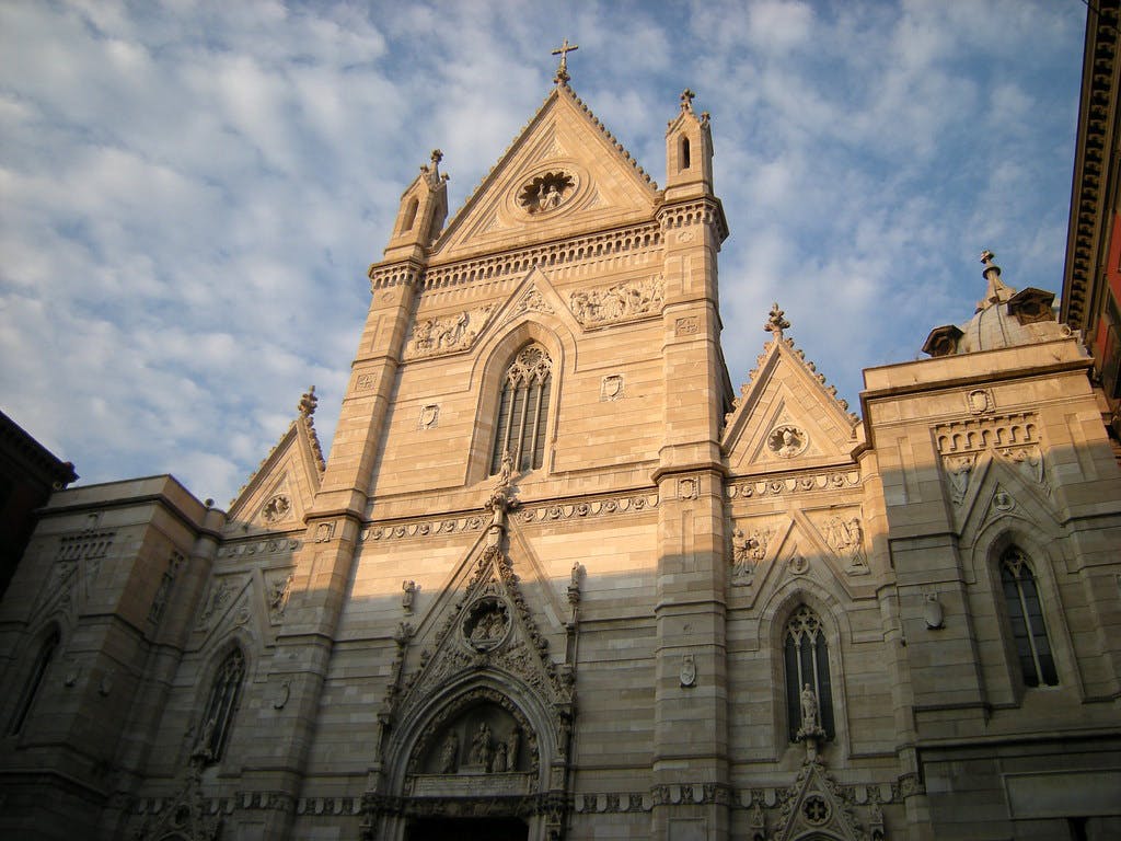 Fachada de la Catedral de Nápoles.