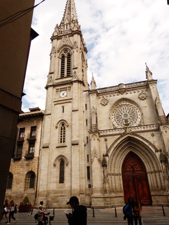 Fachada de la Catedral de Santiago, Bilbao.