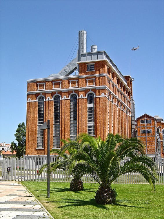 Fachada del Museo de la Electricidad, Lisboa.