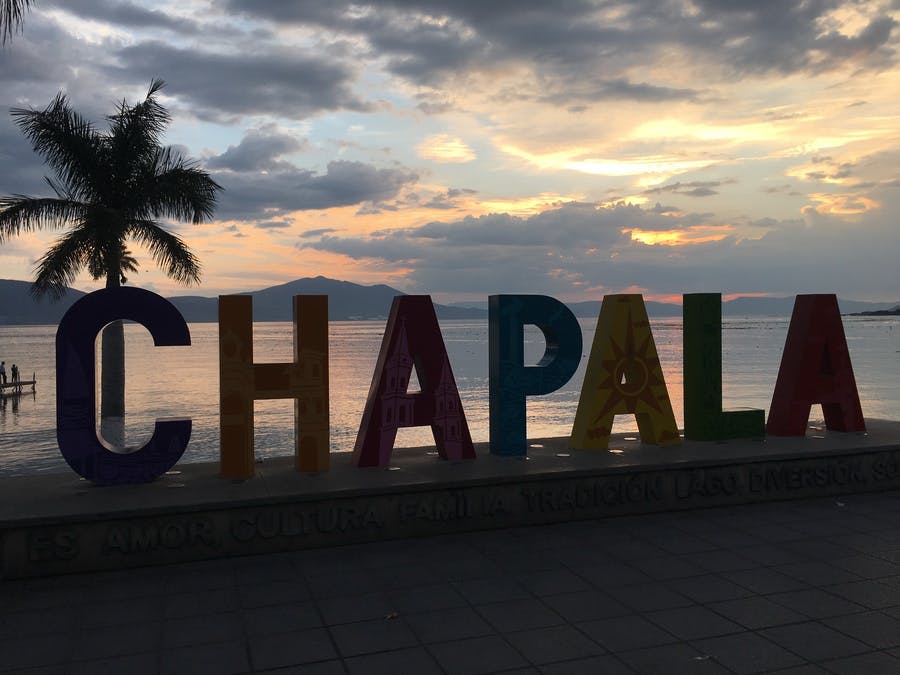 Letras que caracterizan a Chapala como Pueblo Mágico de México