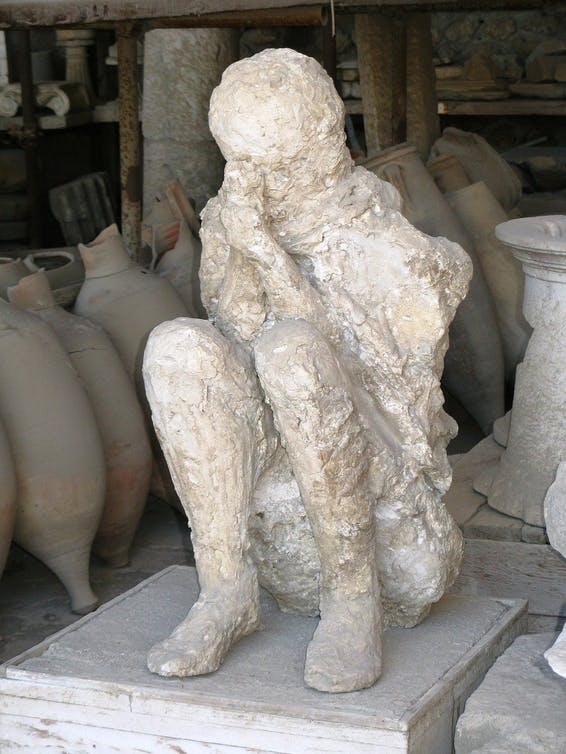 Replica de yeso de un cuerpo hallado en Pompeya.
