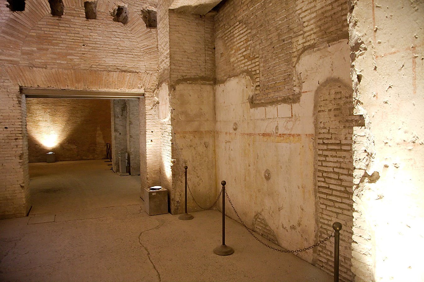 Interior del Domus Aurea de Roma.