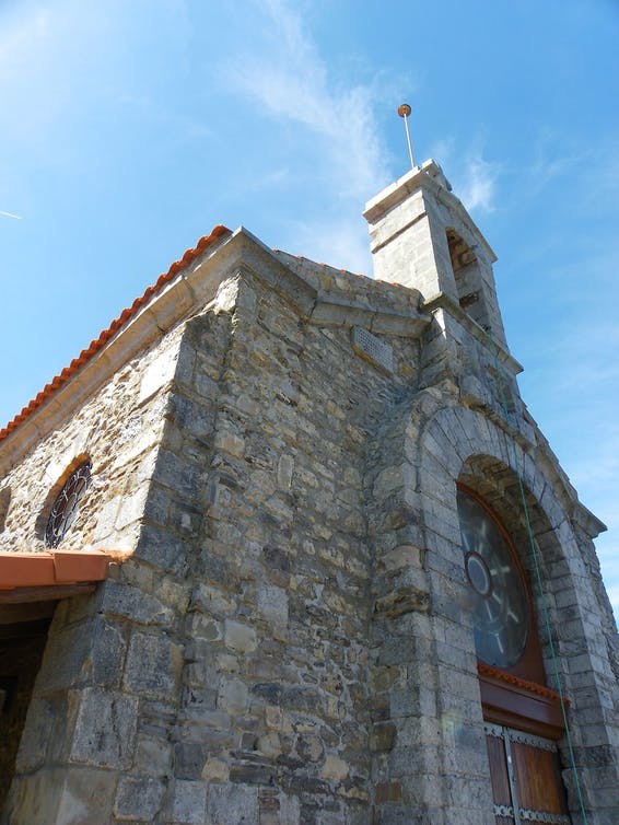 Fachada principal de la ermita de San Juan de Gaztelugatxe.