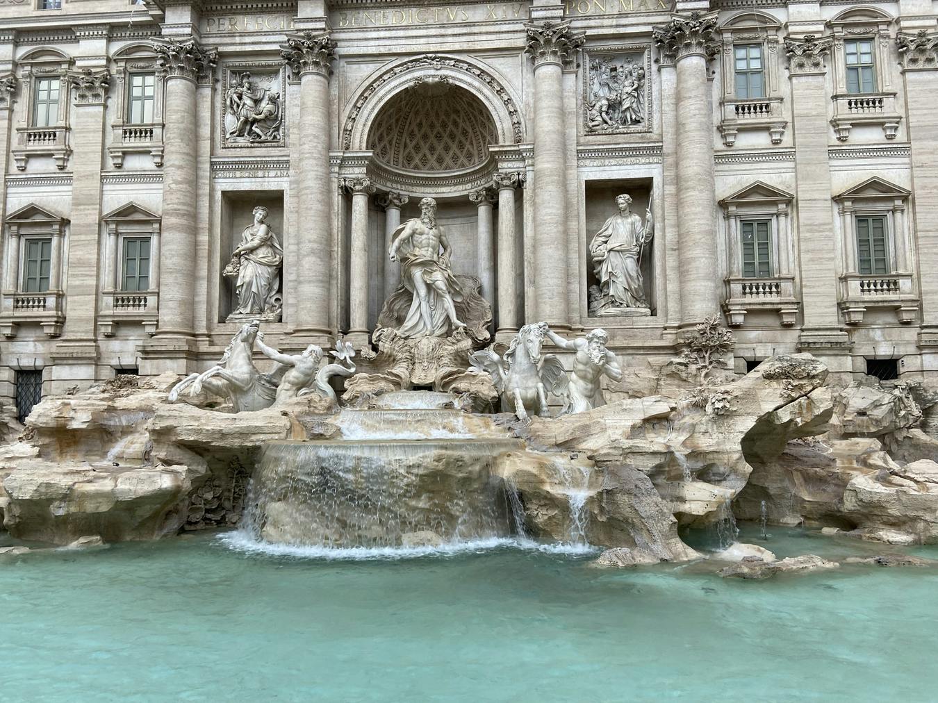 Las esculturas de la Fontana di Trevi.