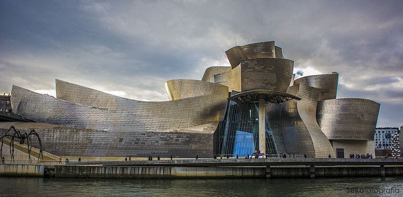 Fachada del Museo Guggenheim, Bilbao.