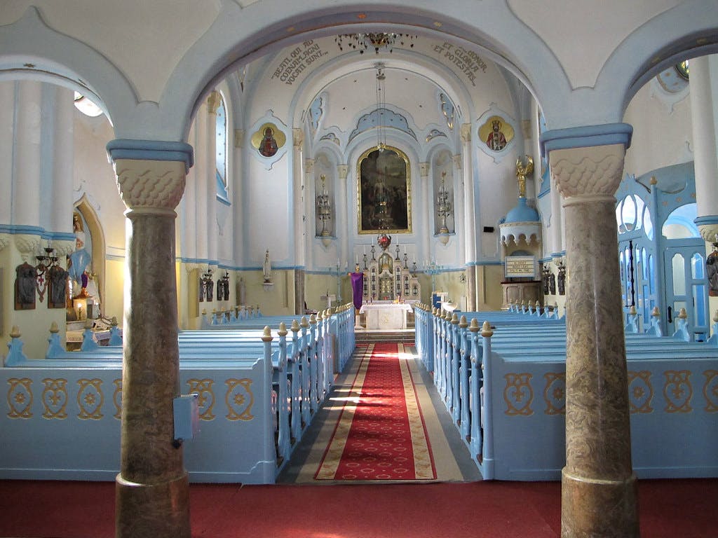 Imagen del interior de la Iglesia azul