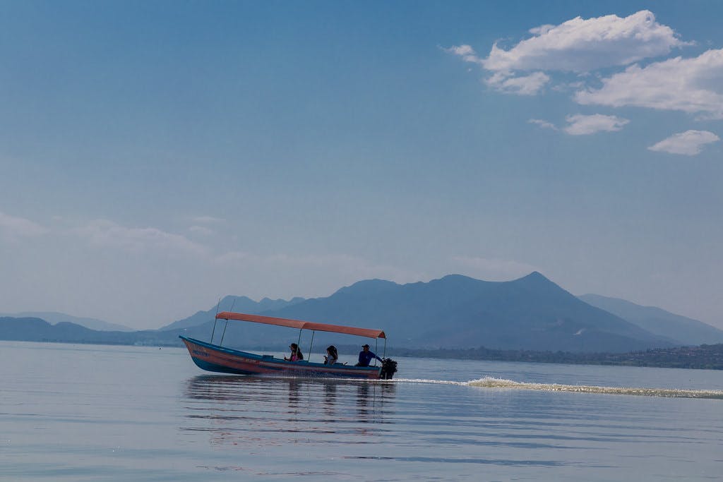 Imagen del recorrido en lancha sobre el Lago de Chapala