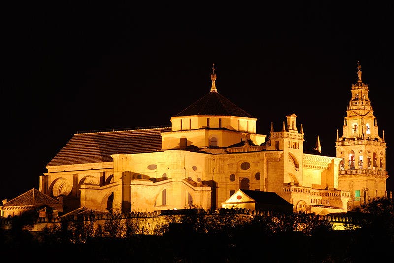 Mezquita de Córdoba de noche.