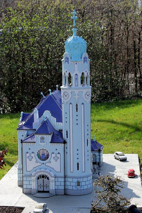 Maqueta de la Iglesia azul en representación de Eslovaquia dentro del Parque Mini Europa