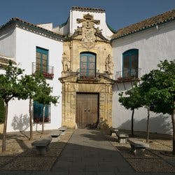 Portada del Palacio de Viana