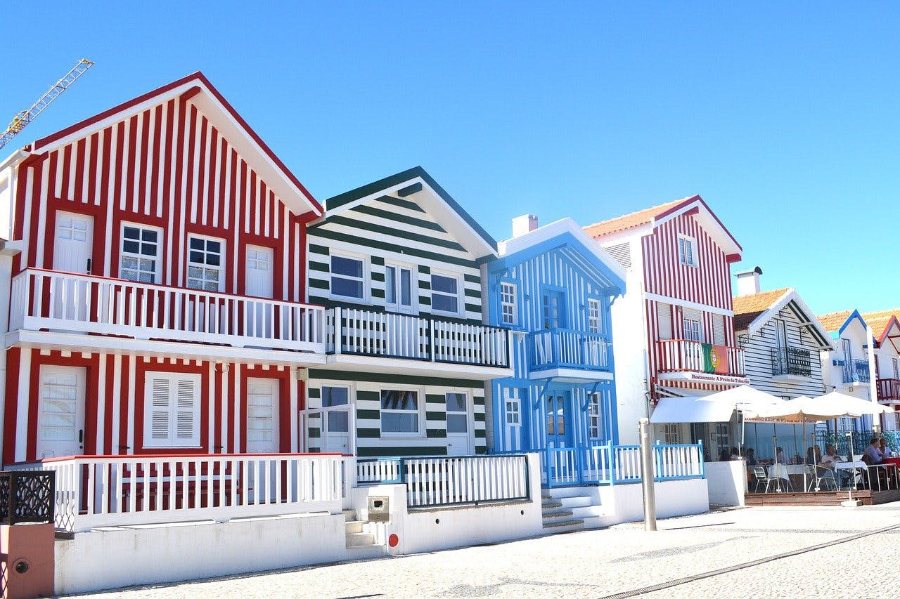 Casas rayadas de colores de Costa Nova, Aveiro.