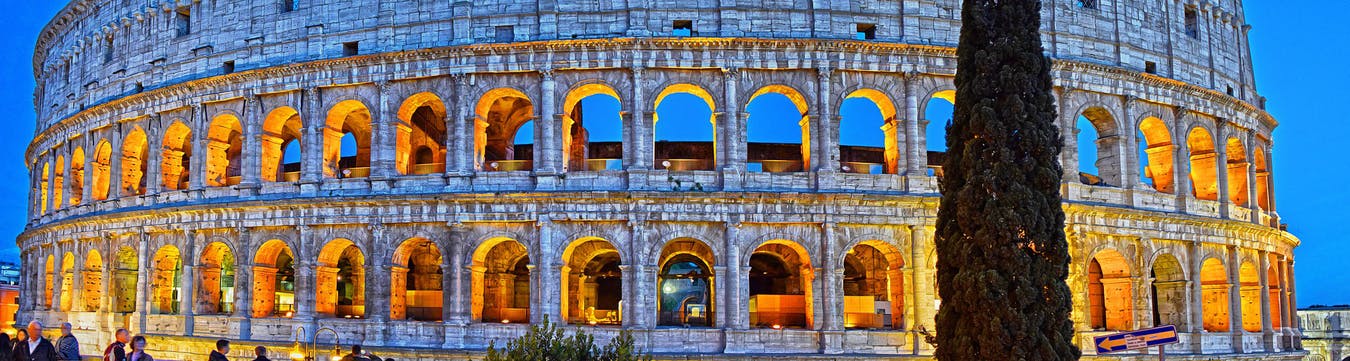 El Coliseo de Roma al atardecer.