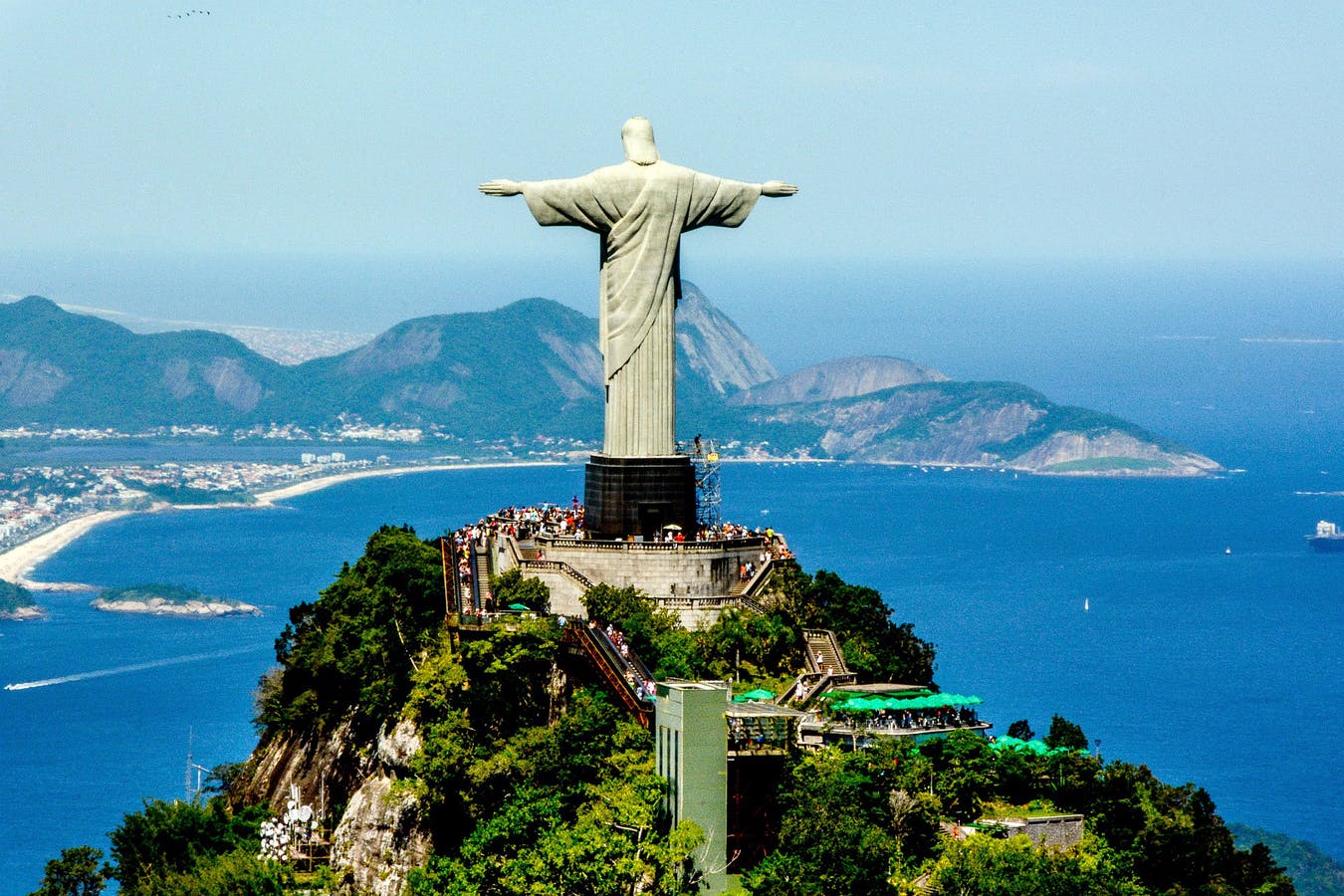 Cristo Redentor frente a Rio.